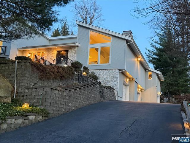8 Union Hill Road, Denville Township, NJ 07834