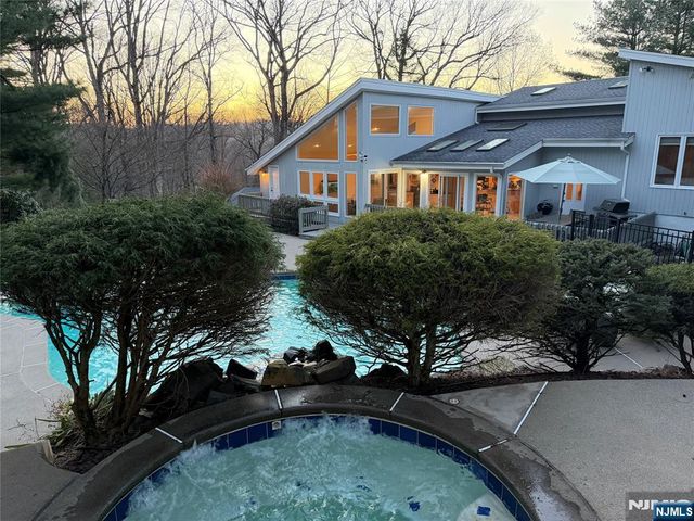 8 Union Hill Road, Denville Township, NJ 07834