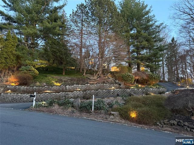 8 Union Hill Road, Denville Township, NJ 07834
