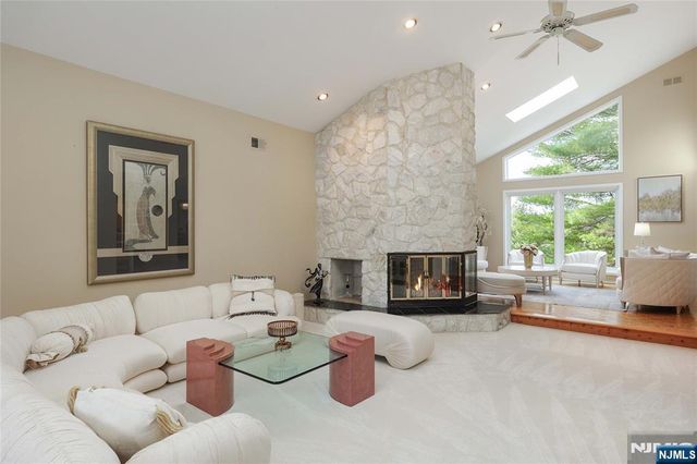 8 Union Hill Road, Denville Township, NJ 07834
