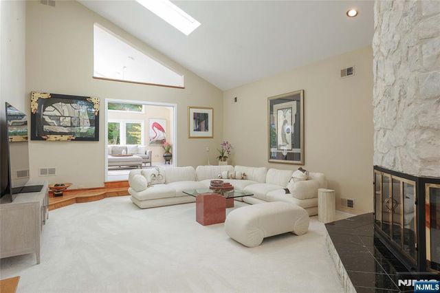 8 Union Hill Road, Denville Township, NJ 07834