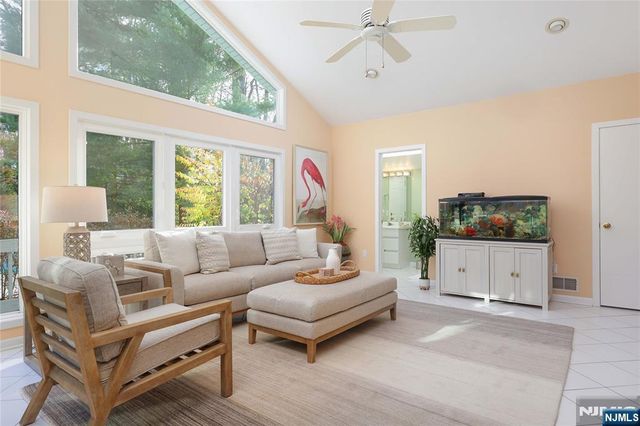 8 Union Hill Road, Denville Township, NJ 07834