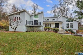 8 Union Hill Road, Denville Township, NJ 07834