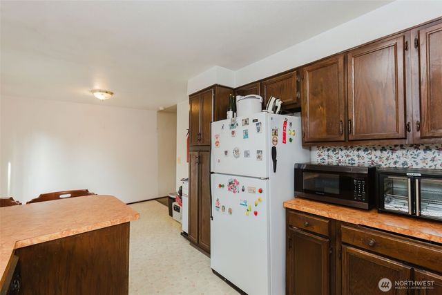 6844 NE Helena Court, Bremerton, WA 98311