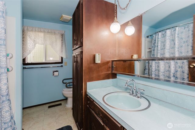 6844 NE Helena Court, Bremerton, WA 98311