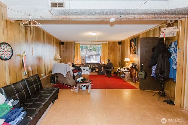 6844 NE Helena Court, Bremerton, WA 98311