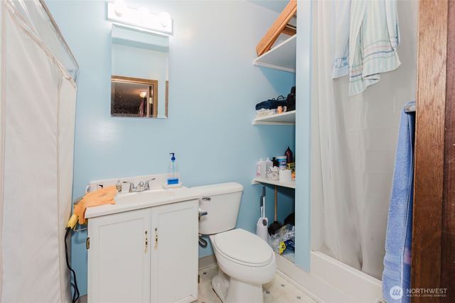 6844 NE Helena Court, Bremerton, WA 98311