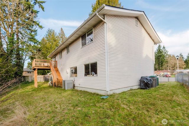 6844 NE Helena Court, Bremerton, WA 98311