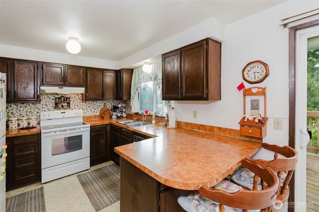 6844 NE Helena Court, Bremerton, WA 98311