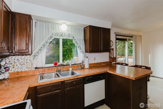 6844 NE Helena Court, Bremerton, WA 98311