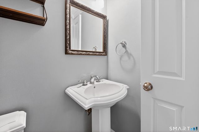 37 Towne House Road 37, Hamden, CT 06514