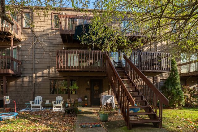 37 Towne House Road 37, Hamden, CT 06514