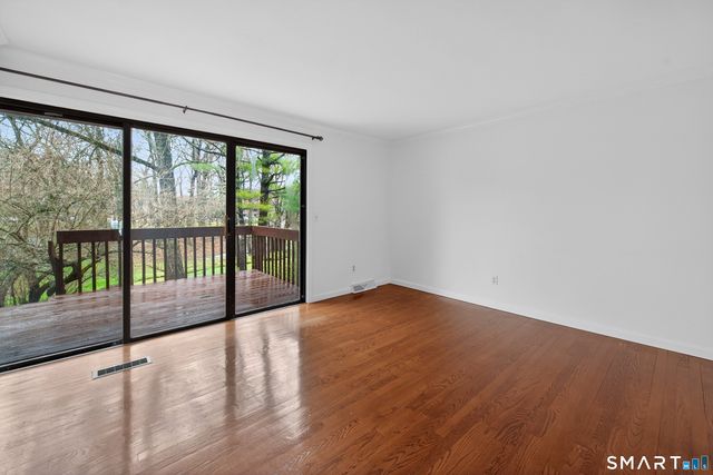 37 Towne House Road 37, Hamden, CT 06514