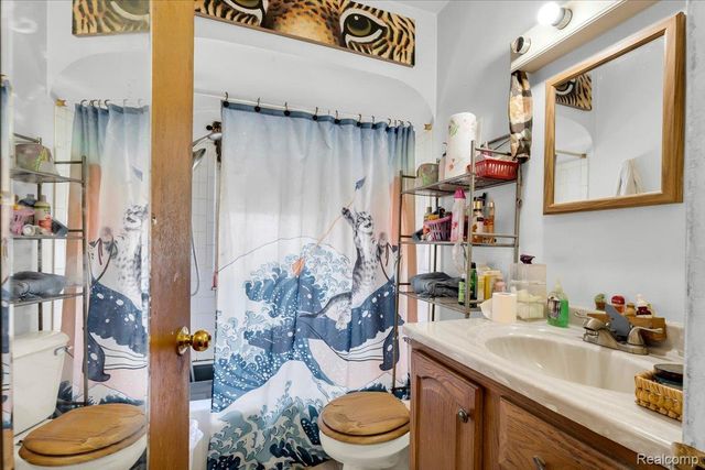 8675 Paige Avenue, Warren, MI 48089