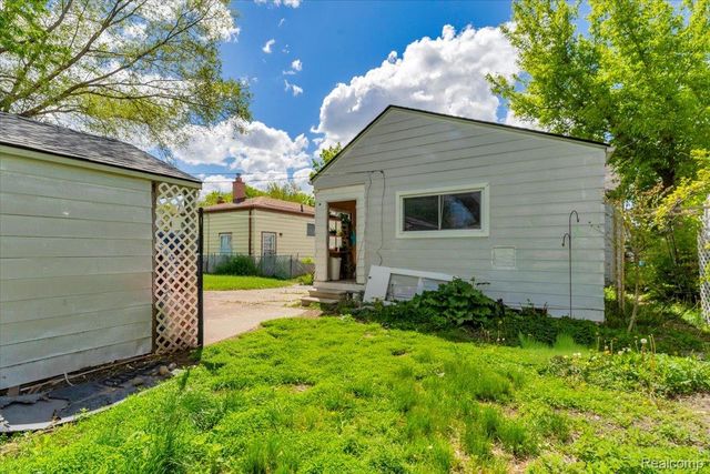 8675 Paige Avenue, Warren, MI 48089