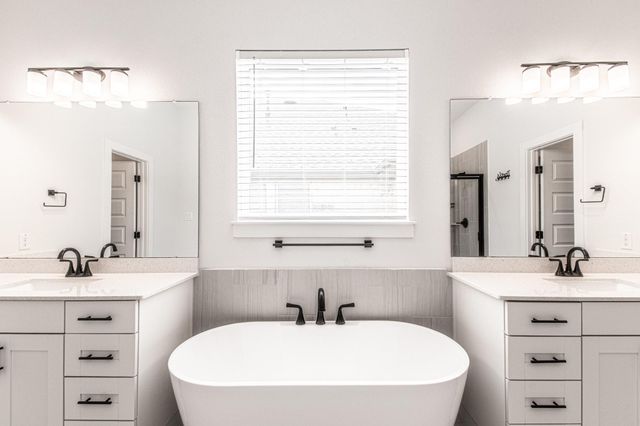 822 Wild Pecan LOOP, Buda, TX 78610