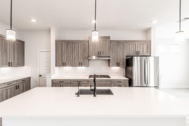822 Wild Pecan LOOP, Buda, TX 78610