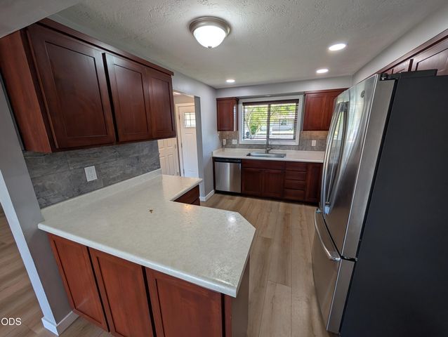 2299 Delta Waters Road, Medford, OR 97504