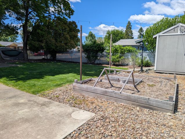 2299 Delta Waters Road, Medford, OR 97504