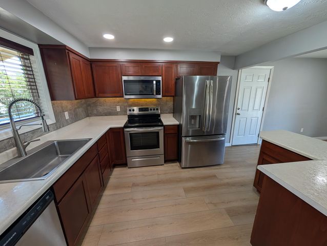2299 Delta Waters Road, Medford, OR 97504