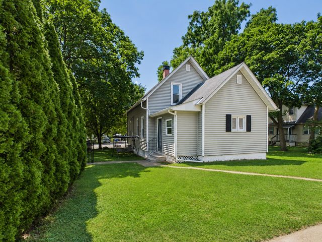 952 Larkin Avenue, Elgin, IL 60123