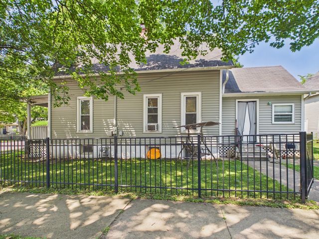 952 Larkin Avenue, Elgin, IL 60123