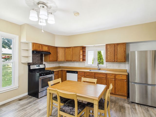 952 Larkin Avenue, Elgin, IL 60123