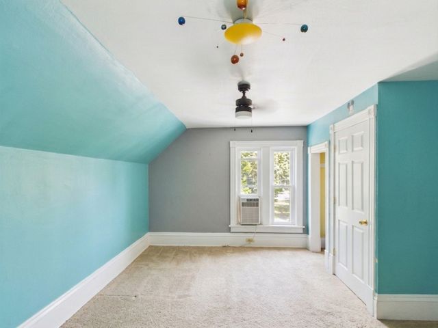 952 Larkin Avenue, Elgin, IL 60123