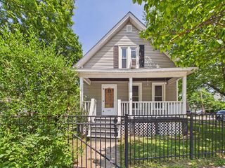 952 Larkin Avenue, Elgin, IL 60123