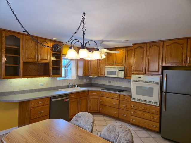 14927 Kenton Avenue, Midlothian, IL 60445