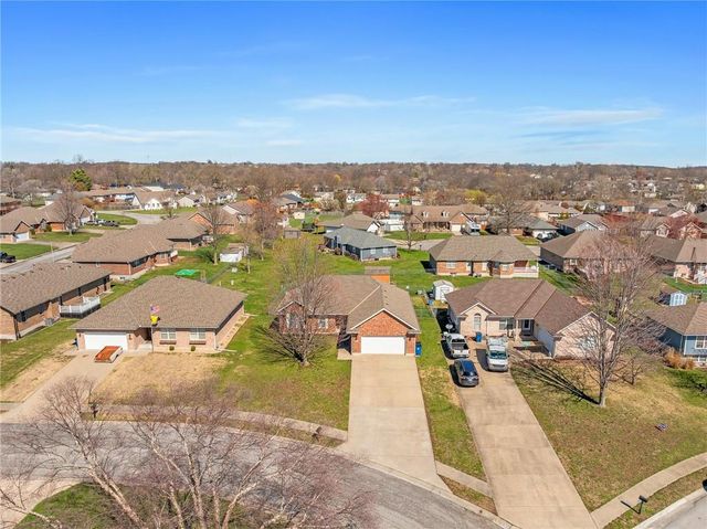 417 E College Street, Odessa, MO 64076