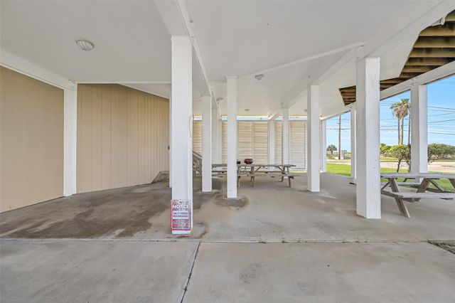 19131 Kahala Drive, Galveston, TX 77554