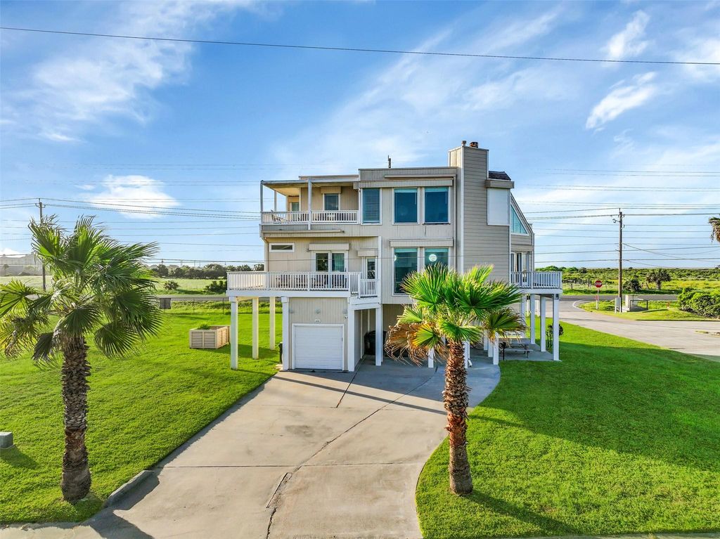 19131 Kahala Drive, Galveston, TX 77554