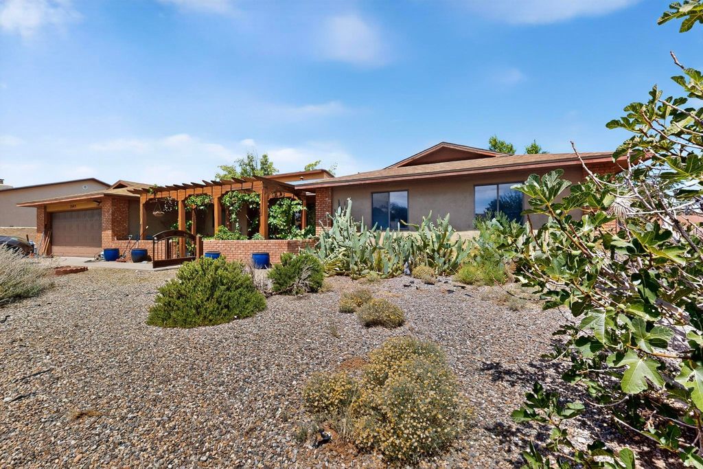 2009 TWISTED JUNIPER Road SE, Rio Rancho, NM 87124