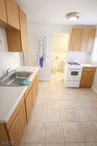 832 Parker St, Newark City, NJ 07104