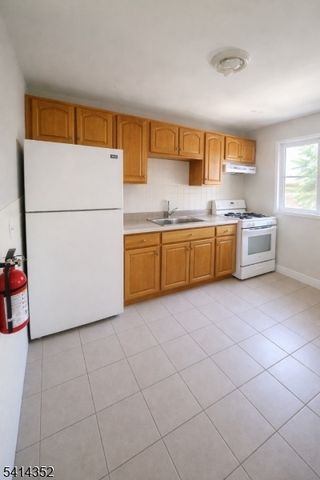 832 Parker St, Newark City, NJ 07104