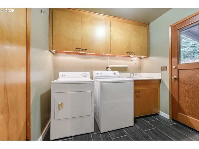 540 E FAIRFIELD St, Gladstone, OR 97027