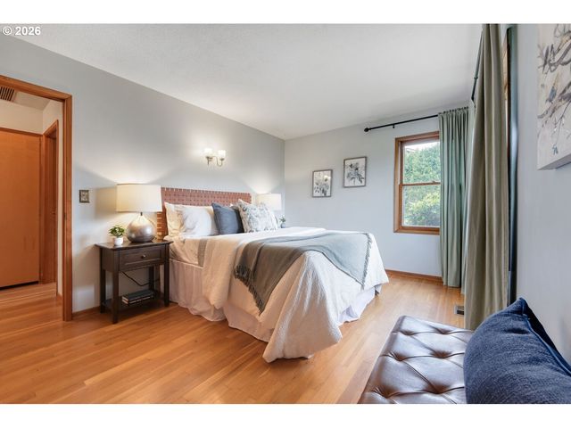 540 E FAIRFIELD St, Gladstone, OR 97027