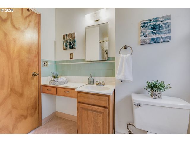 540 E FAIRFIELD St, Gladstone, OR 97027