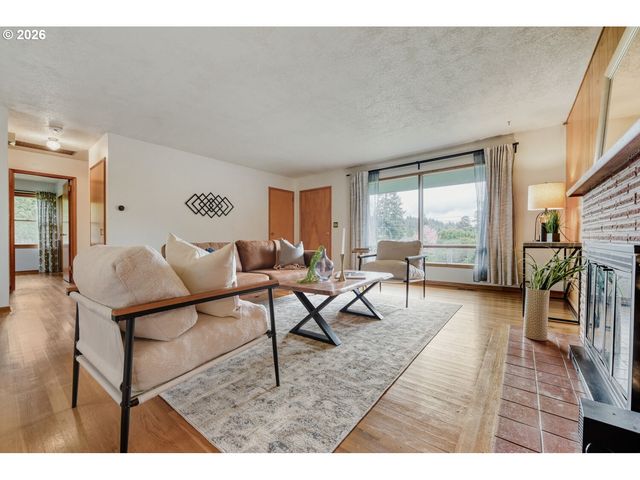 540 E FAIRFIELD St, Gladstone, OR 97027