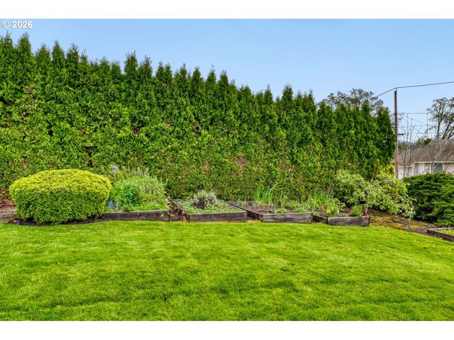 540 E FAIRFIELD St, Gladstone, OR 97027