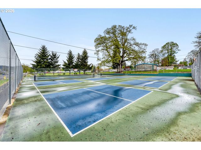 540 E FAIRFIELD St, Gladstone, OR 97027