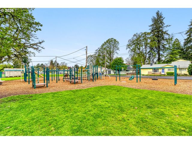 540 E FAIRFIELD St, Gladstone, OR 97027