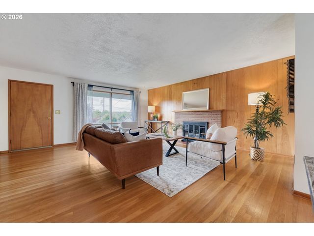 540 E FAIRFIELD St, Gladstone, OR 97027