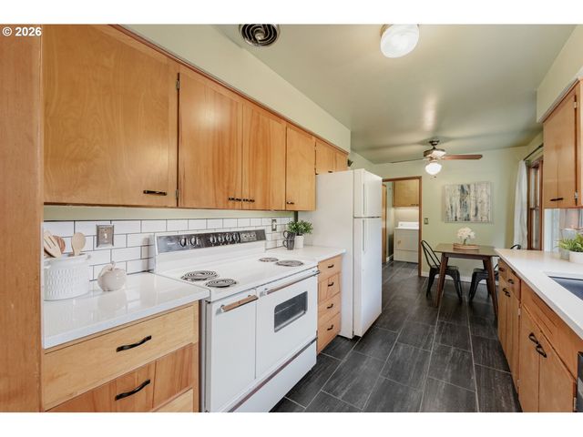 540 E FAIRFIELD St, Gladstone, OR 97027