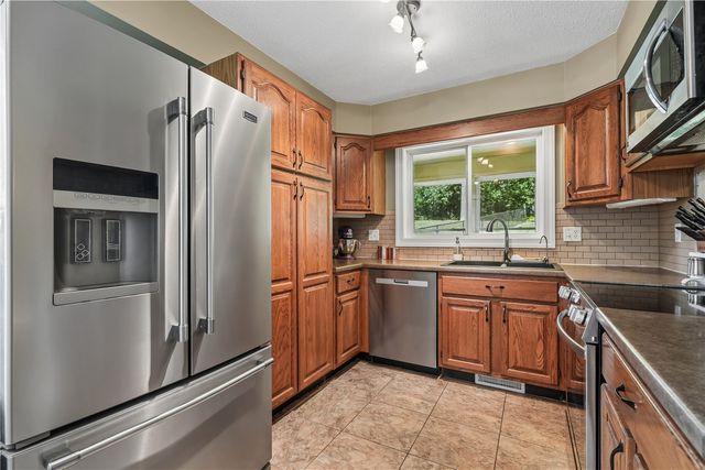 3740 Old Orchard Road NE, Cedar Rapids, IA 52402