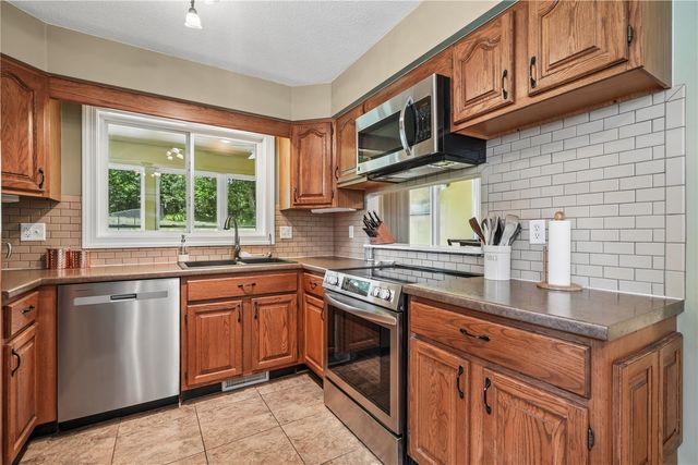 3740 Old Orchard Road NE, Cedar Rapids, IA 52402
