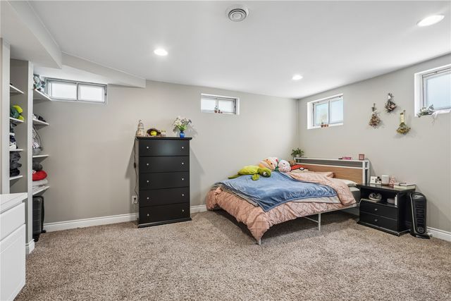 3740 Old Orchard Road NE, Cedar Rapids, IA 52402