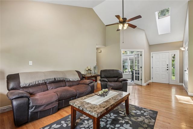 3740 Old Orchard Road NE, Cedar Rapids, IA 52402