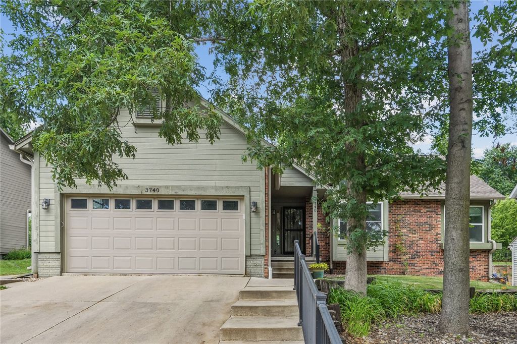 3740 Old Orchard Road NE, Cedar Rapids, IA 52402